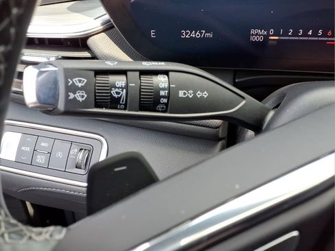 Used 2025 Buick Enclave Preferred AWD/4WD image 18
