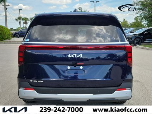 New 2026 Kia Carnival LX FWD image 5