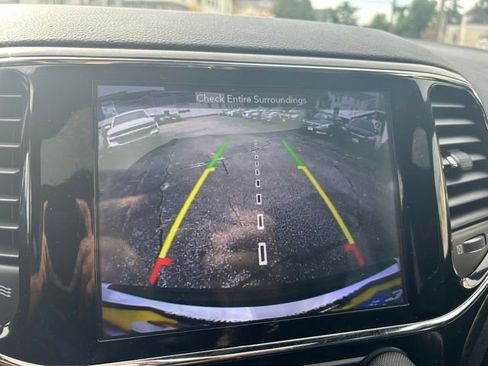 Used 2019 Jeep Grand Cherokee Altitude image 24