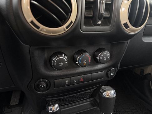 Used 2017 Jeep Wrangler Unlimited Sport w/ Quick Order Package 24S AWD/4WD image 27