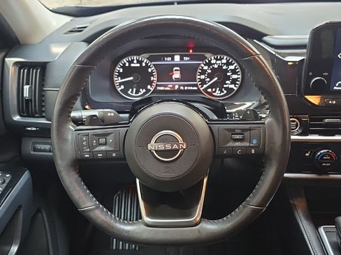 Used 2023 Nissan Pathfinder SL AWD/4WD image 15