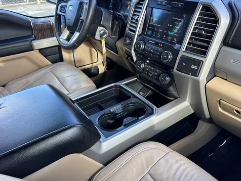 Used 2017 Ford F250 Lariat w/ Chrome Package image 31