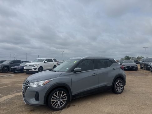 Used 2023 Nissan Kicks SV FWD image 9