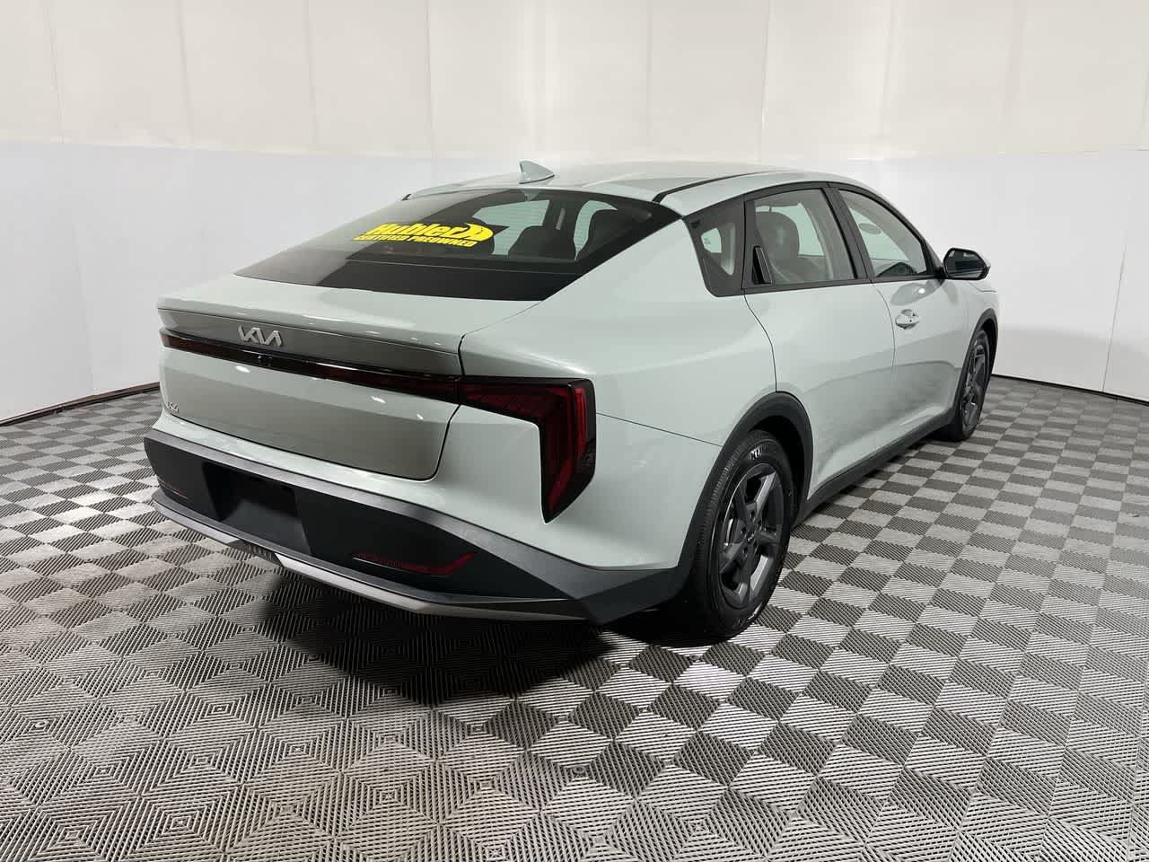 Used 2025 Kia K4 FWD image 8