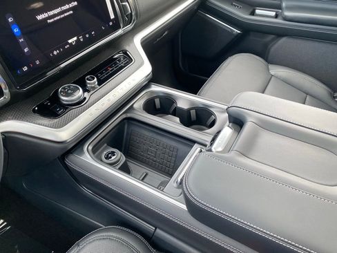 New 2025 Ford Expedition Platinum w/ Stealth Performance Package image 24