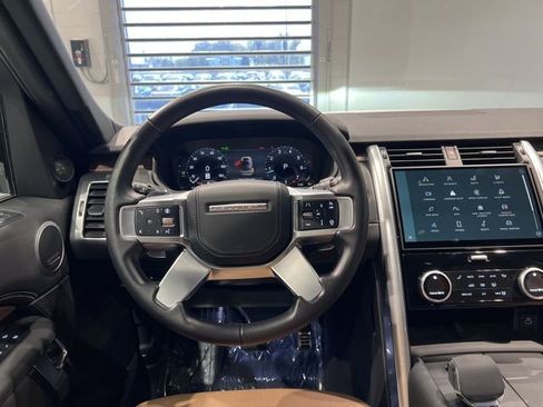 Used 2024 Land Rover Discovery Dynamic SE image 31