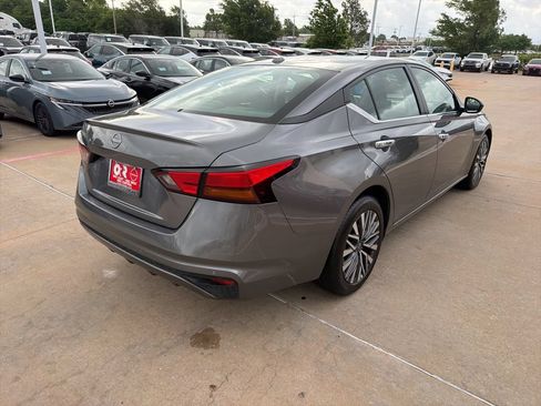 Used 2025 Nissan Altima 2.5 SV FWD image 5