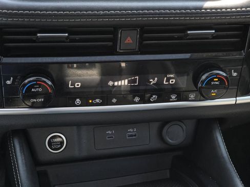 Used 2023 Nissan Rogue SL FWD image 30
