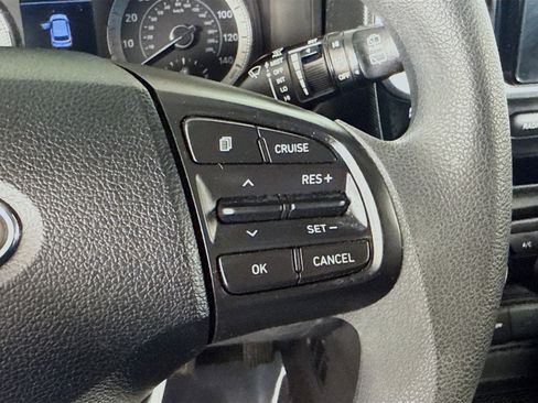 Used 2022 Hyundai Venue SE image 15