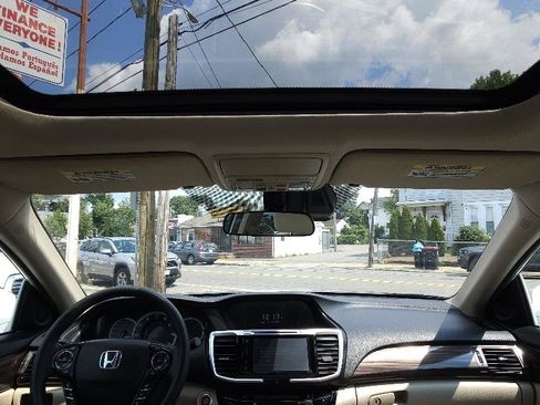Used 2016 Honda Accord EX image 17
