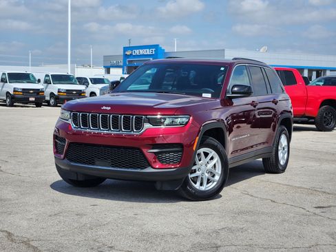 Used 2025 Jeep Grand Cherokee Laredo X w/ Luxury Tech Group I AWD/4WD image 1
