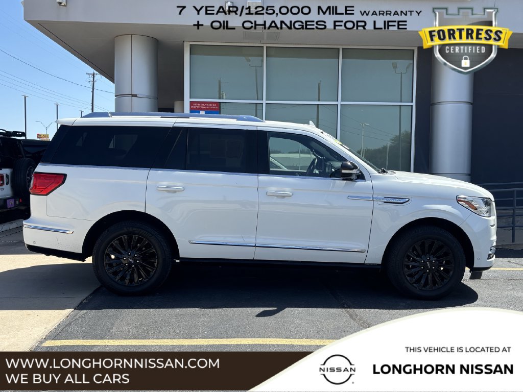Used 2020 Lincoln Navigator 4WD image 2