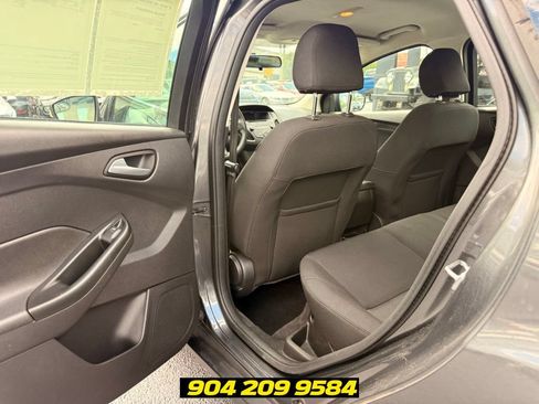 Used 2017 Ford Focus SE FWD image 22