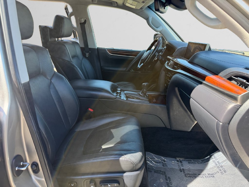 Used 2017 Lexus LX 570 4WD w/ Luxury Package image 26