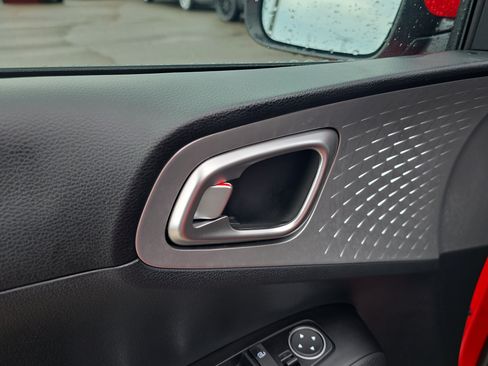 Used 2025 Kia Soul LX FWD image 18