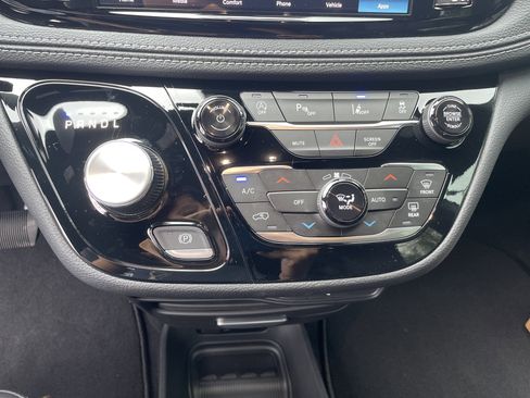 New 2026 Chrysler Pacifica Select image 42