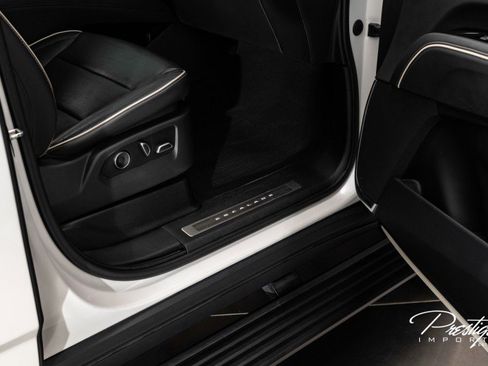 Used 2021 Cadillac Escalade Sport w/ Driver Assist Tech Package image 39