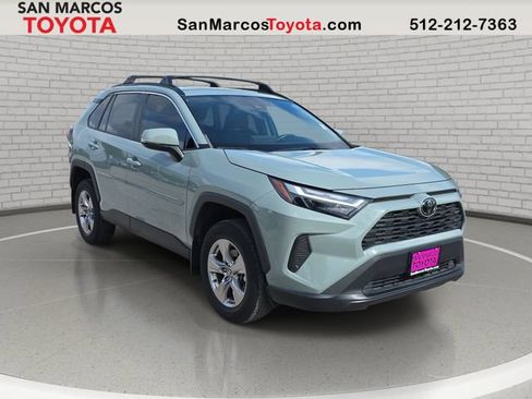 Used 2022 Toyota RAV4 XLE w/ Convenience Package FWD image 3