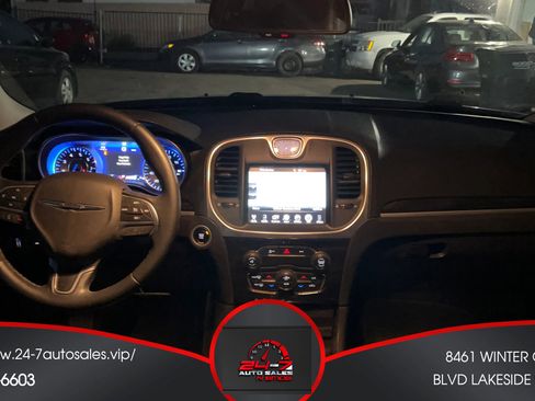 Used 2015 Chrysler 300 Limited image 35