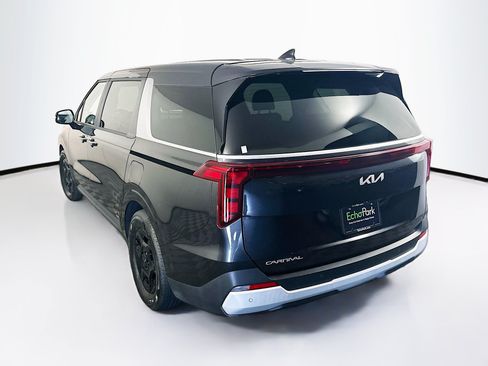 Used 2026 Kia Carnival FWD image 5