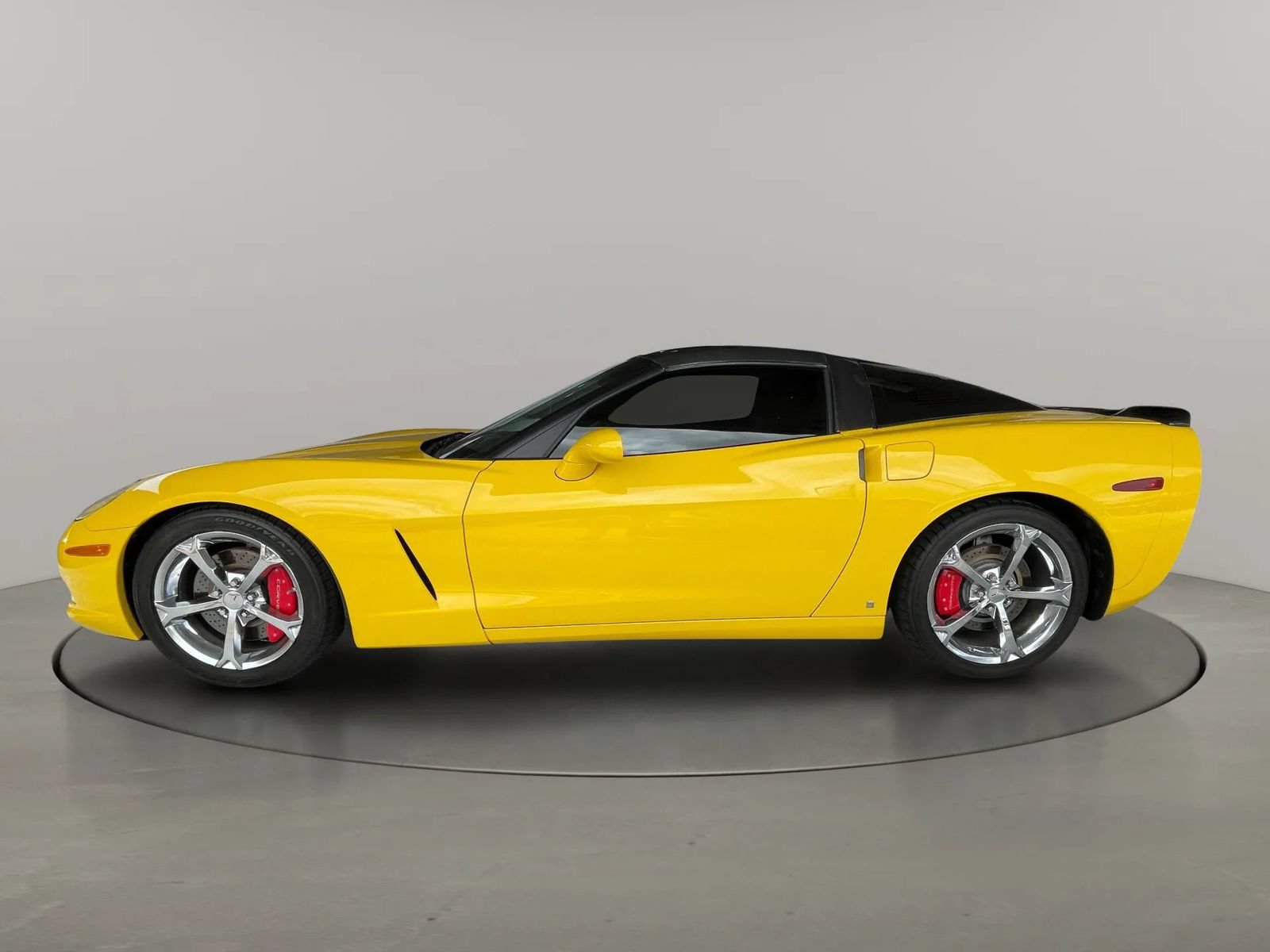 Used 2007 Chevrolet Corvette Coupe w/ Preferred Equipment Group RWD image 2