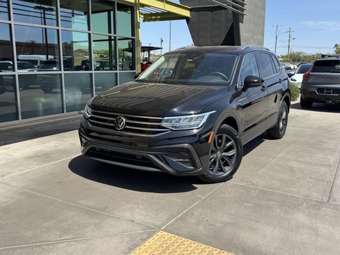 Used 2023 Volkswagen Tiguan SE image 2