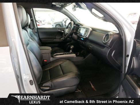 Used 2021 Toyota Tacoma TRD Off-Road w/ TRD Premium Off Road Package AWD/4WD image 10