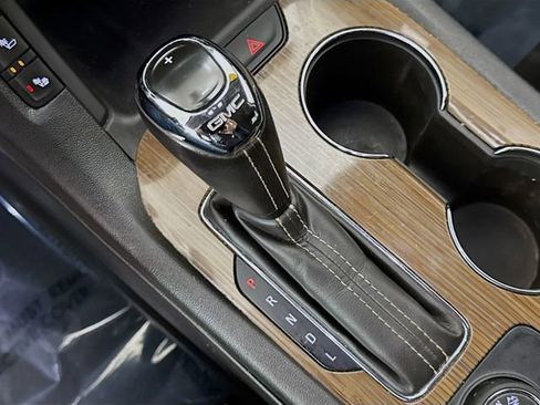 Used 2019 GMC Acadia SLE image 18