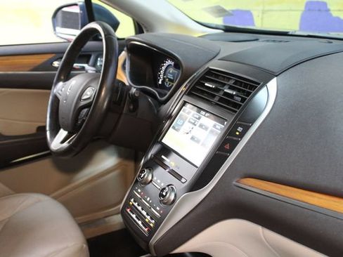 Used 2019 Lincoln MKC Select w/ Select Plus Package AWD/4WD image 12