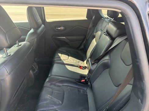 Used 2020 Jeep Cherokee Limited image 9