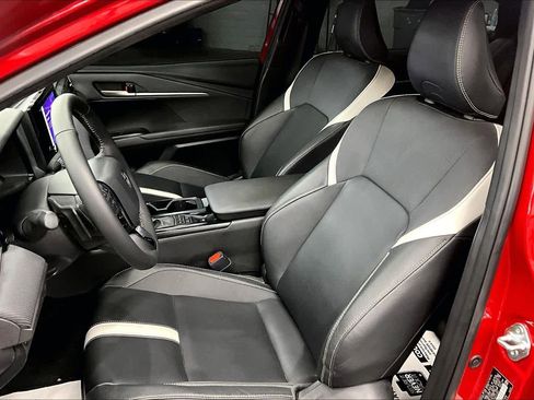 Used 2025 Toyota Camry SE w/ Convenience Package image 7