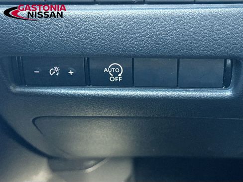 Used 2023 Nissan Rogue SV image 13