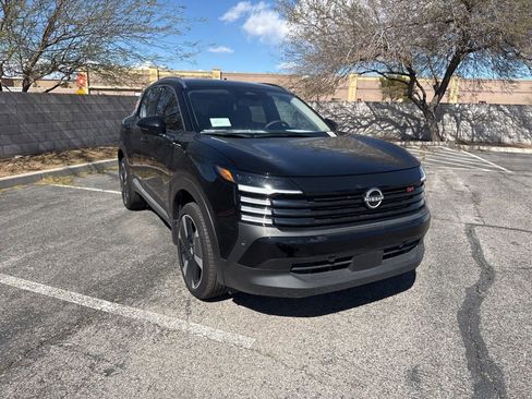 Used 2025 Nissan Kicks SR w/ Illumination Package image 3