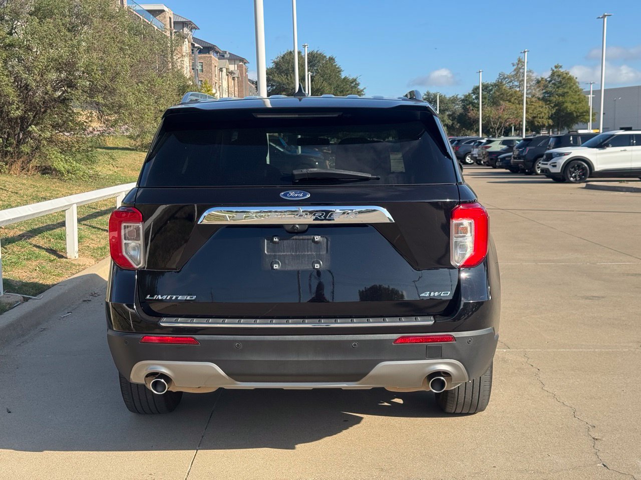 Used 2022 Ford Explorer Limited w/ Equipment Group 301A AWD/4WD image 5