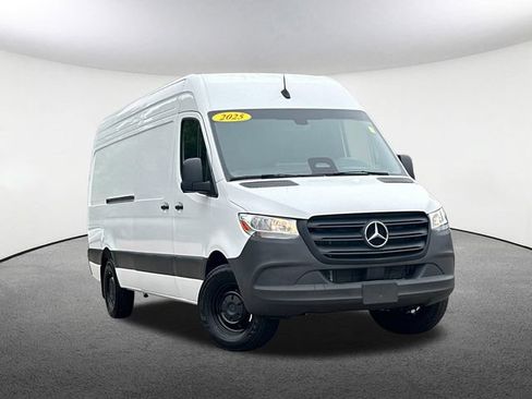 Used 2025 Mercedes-Benz Sprinter 2500 image 2