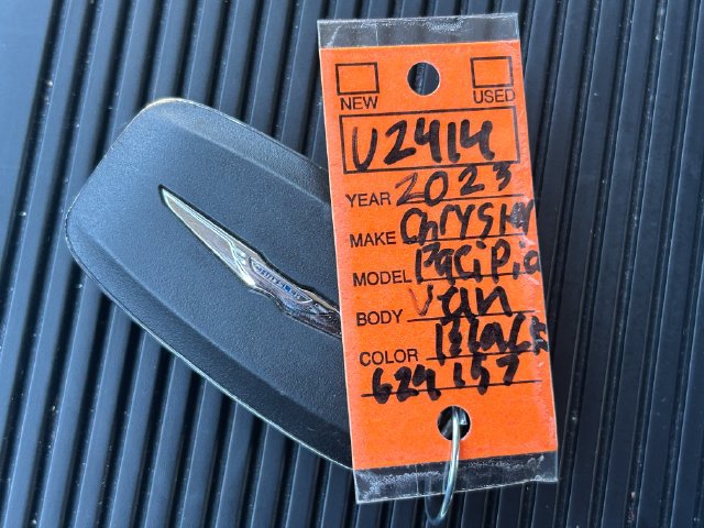 Used 2023 Chrysler Pacifica Touring-L FWD image 39