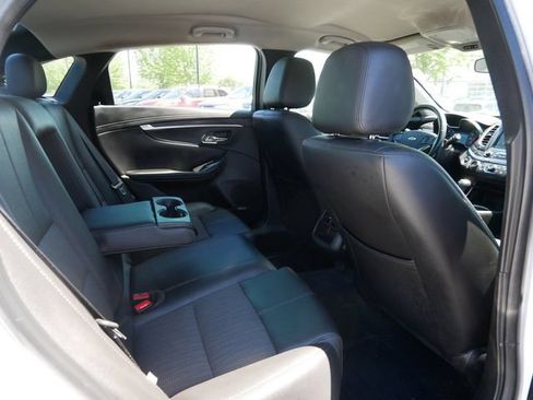 Used 2019 Chevrolet Impala LT FWD image 9