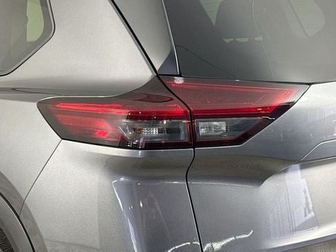 Used 2023 Nissan Rogue SV FWD image 36