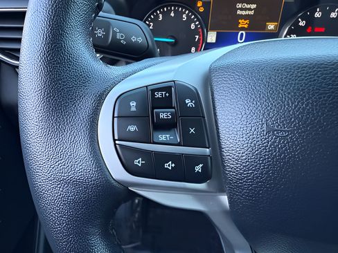 Used 2022 Ford Explorer XLT w/ Equipment Group 202A AWD/4WD image 18