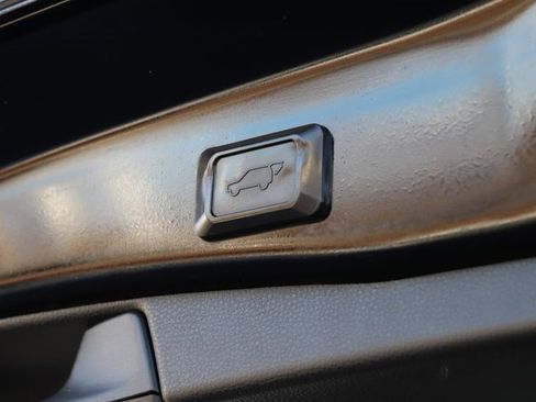 Used 2019 Toyota RAV4 XLE Premium image 9