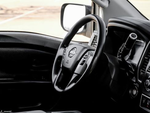 Used 2021 Nissan Titan S image 17