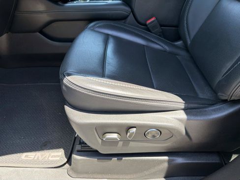 Used 2025 GMC Yukon Denali RWD image 9