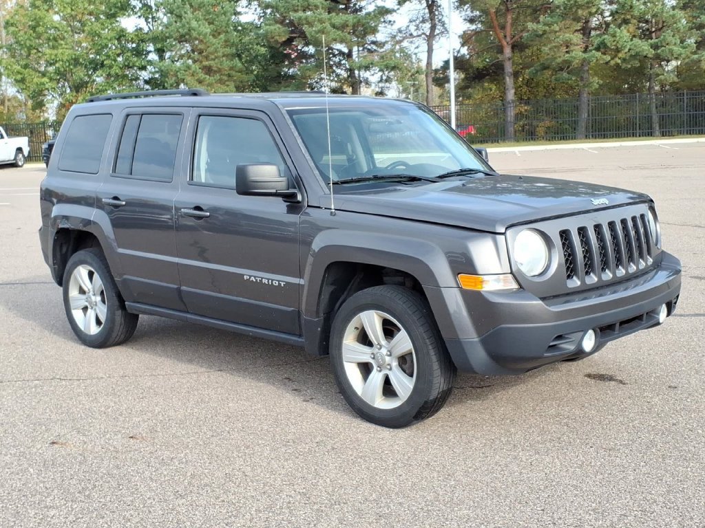 Used 2014 Jeep Patriot Latitude AWD/4WD image 3