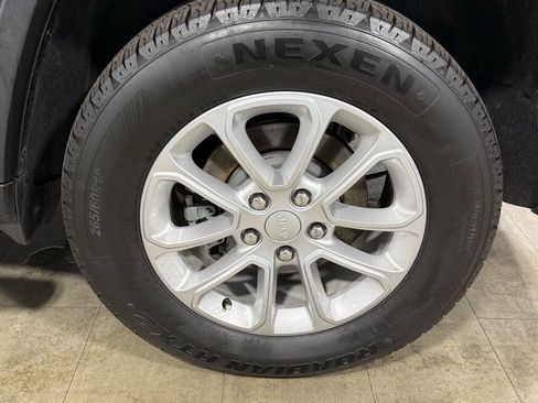 Used 2021 Jeep Grand Cherokee Laredo X image 14