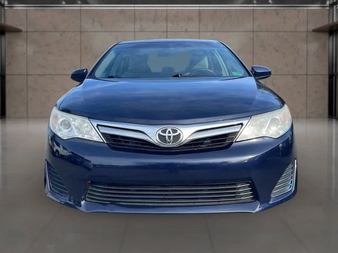 Used 2014 Toyota Camry L image 2