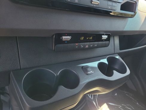 Used 2025 Mercedes-Benz Sprinter 2500 image 24