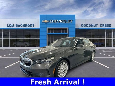 Used 2024 BMW 530i w/ Premium Package image 4