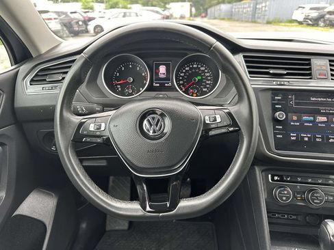 Used 2020 Volkswagen Tiguan SE AWD/4WD image 13