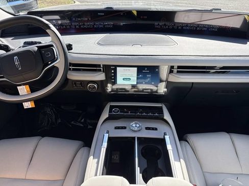 New 2026 Lincoln Navigator Reserve w/ Jet Appearance Package AWD/4WD image 16