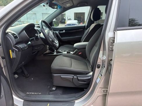 Used 2015 Kia Sorento LX FWD image 13